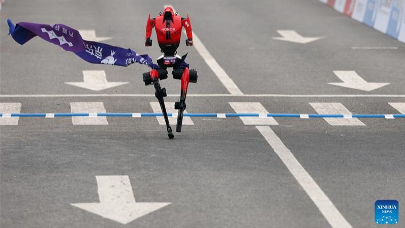 Humanoider Roboter übertrifft in Beijing menschlichen Halbmarathon-Weltrekord