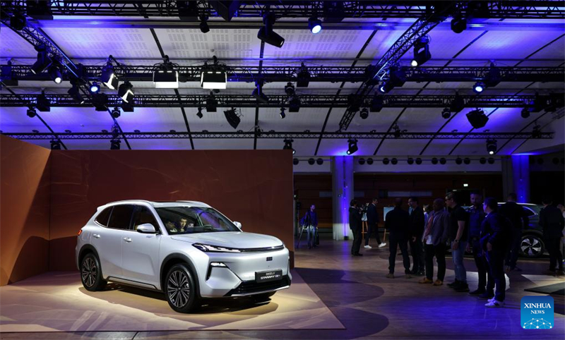 Geely Auto stellt in Paris zwei Elektro-SUVs vor