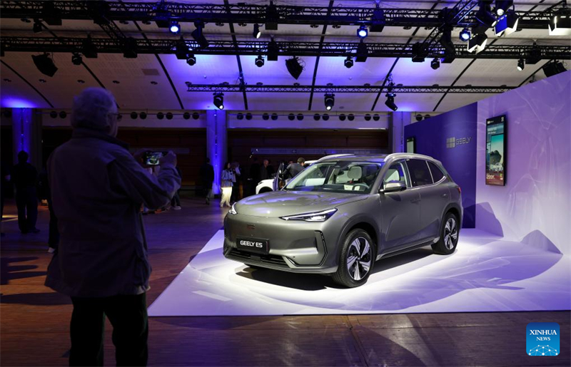 Geely Auto stellt in Paris zwei Elektro-SUVs vor