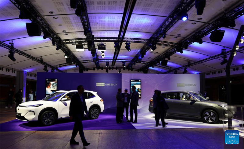 Geely Auto stellt in Paris zwei Elektro-SUVs vor