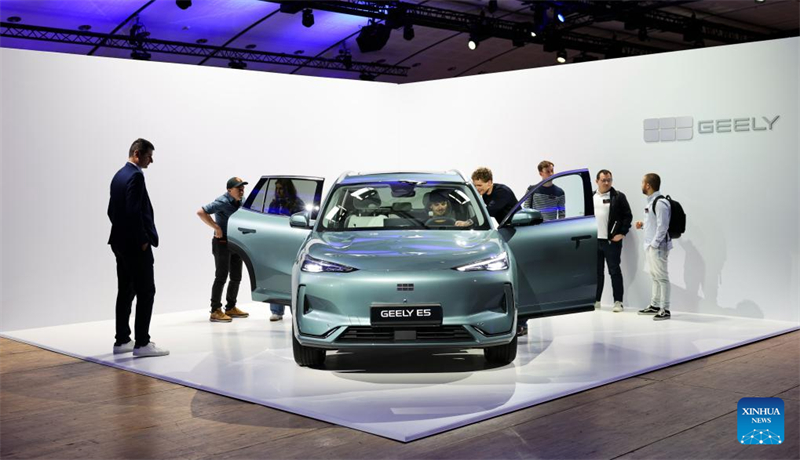 Geely Auto stellt in Paris zwei Elektro-SUVs vor
