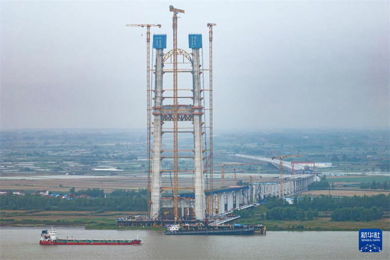 Die Pylone der Hannan-Yangtze-Brücke haben ihre Endhöhe erreicht