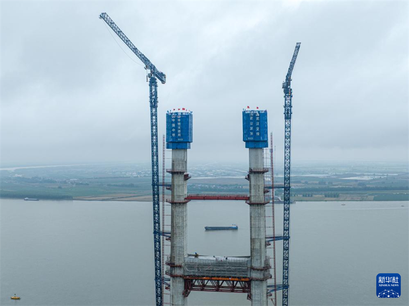 Die Pylone der Hannan-Yangtze-Brücke haben ihre Endhöhe erreicht