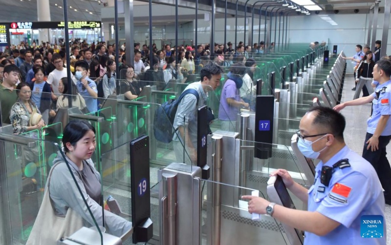 Grenzübertritte in Beijing übersteigen 10-Millionen-Marke