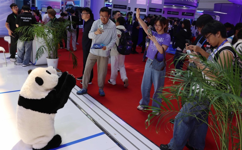 Riesiger Andrang am ersten öffentlichen Tag der China International Supply Chain Expo