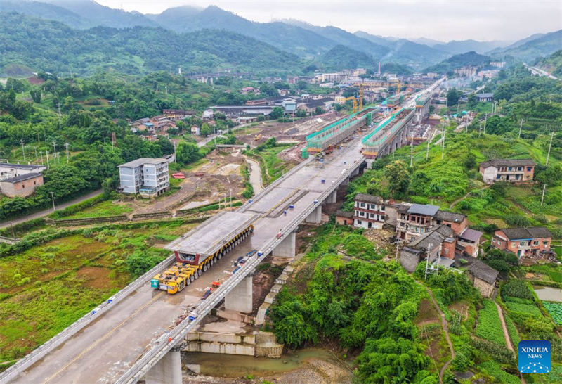 Montage der Kastenträger auf Hochgeschwindigkeitsstrecke Xi’an-Chongqing abgeschlossen
