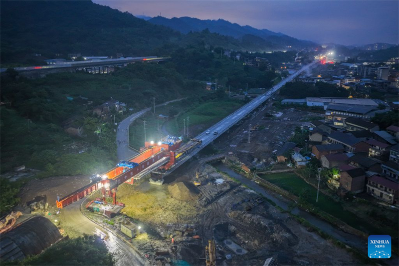 Montage der Kastenträger auf Hochgeschwindigkeitsstrecke Xi’an-Chongqing abgeschlossen