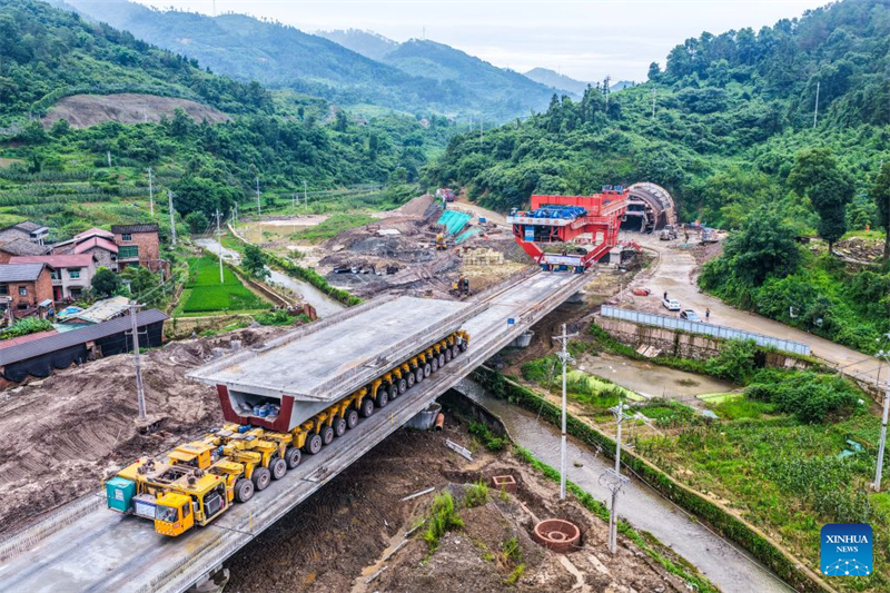Montage der Kastenträger auf Hochgeschwindigkeitsstrecke Xi’an-Chongqing abgeschlossen