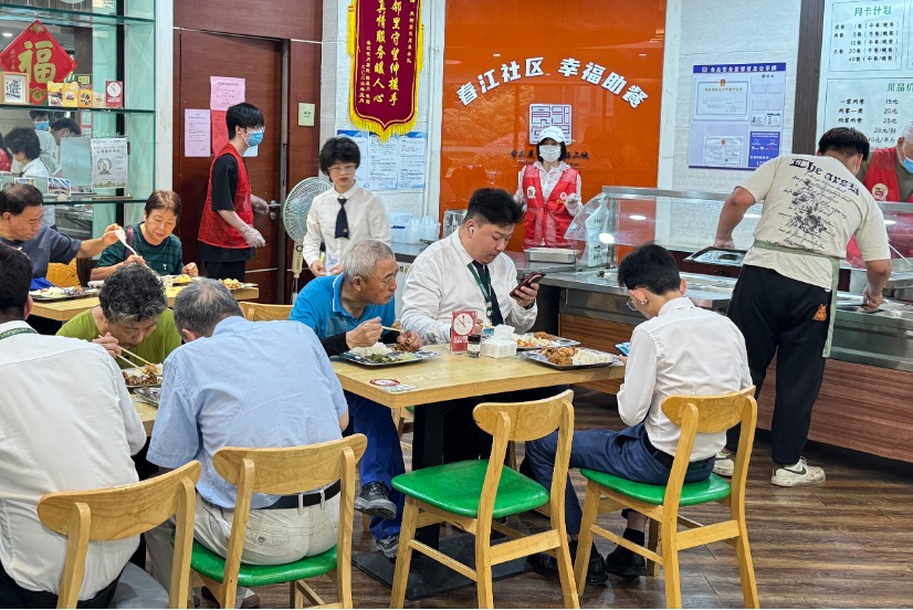 Gemeinschaft in Hangzhou liefert auf Initiative eines Bewohners warme Mahlzeiten aus