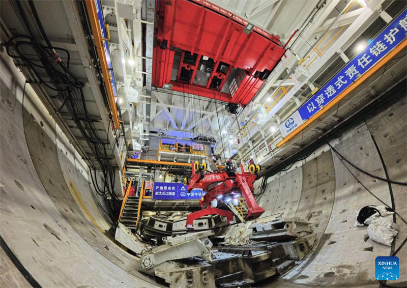 Chinas Mega-Tunnelvortriebsmaschine vollendet Jangtse-Unterwassertunnel