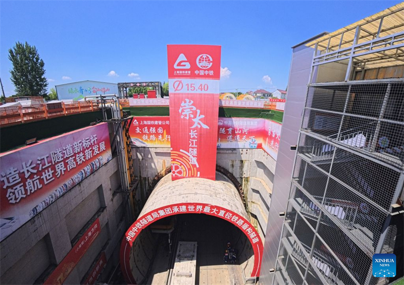 Chinas Mega-Tunnelvortriebsmaschine vollendet Jangtse-Unterwassertunnel