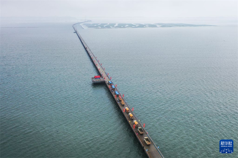 Bau der längsten über das Meer führenden Brücke in Nordostchina erzielt entscheidende Fortschritte