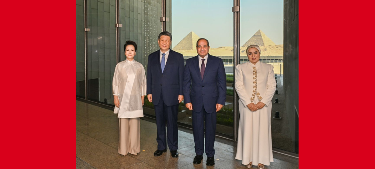 Xi Jinping und Peng Liyuan besichtigen das Große Ägyptische Museum