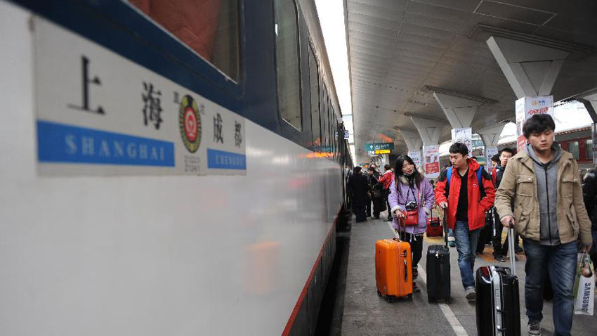 Passagiere in Südwestchina auf dem Weg nach Hause zum Frühlingsfest