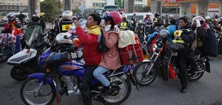12 Stunden auf dem Motorrad, um zum Frühlingsfest zu Hause zu sein