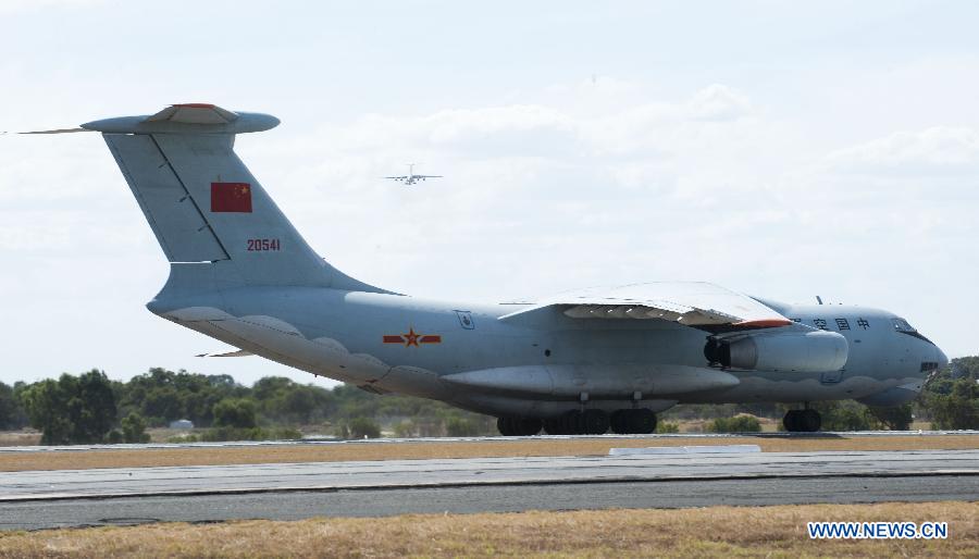 Chinesische Luftwaffe in Perth zur Suche nach MH370-Maschine
