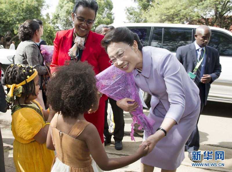 Li Keqiangs Ehefrau besucht Universität Addis Abeba