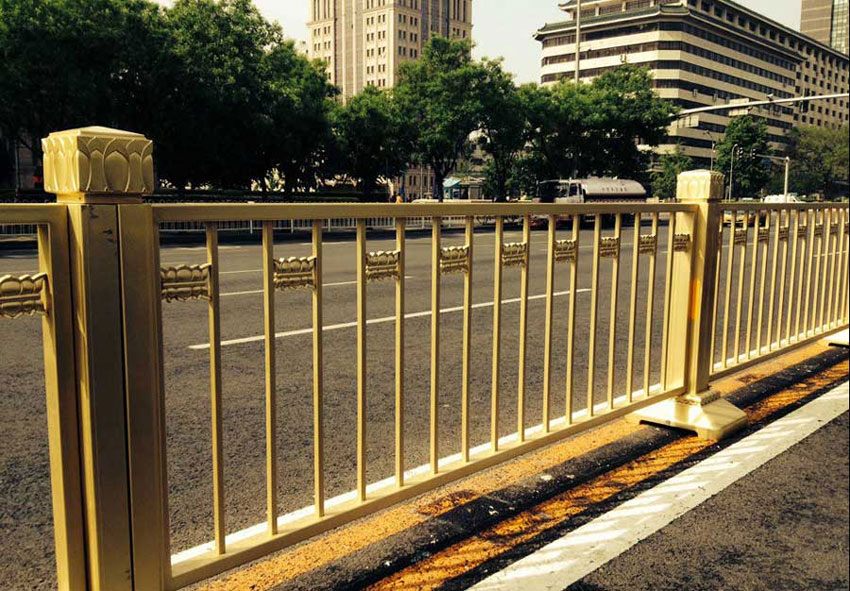 „Goldene“ Leitplanken für die Chang'an Avenue
