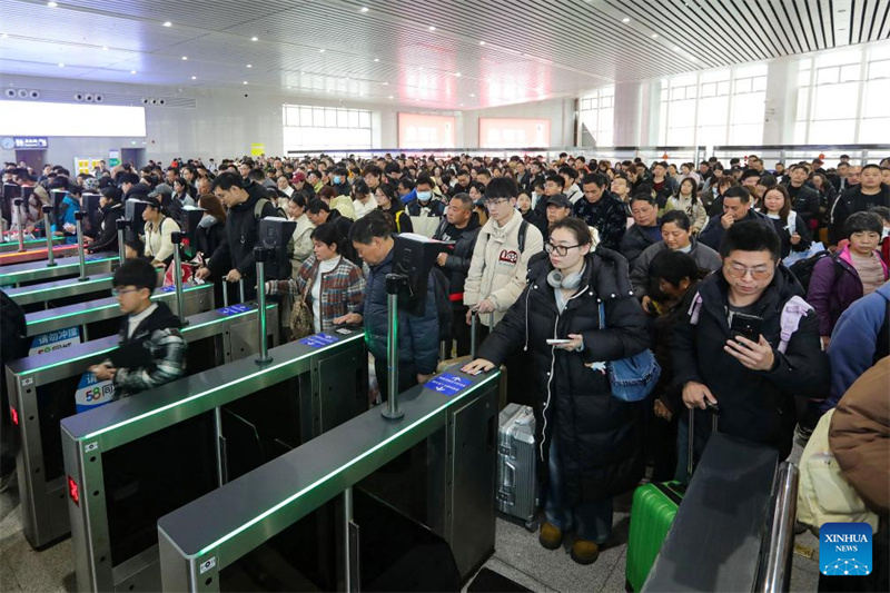 Chinas Eisenbahn befördert zum Frühlingsfest 121 Millionen Passagiere