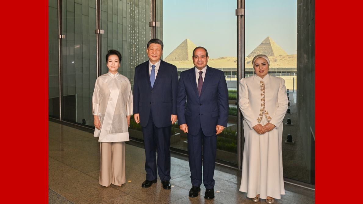 Xi Jinping und Peng Liyuan besichtigen das Große Ägyptische Museum
